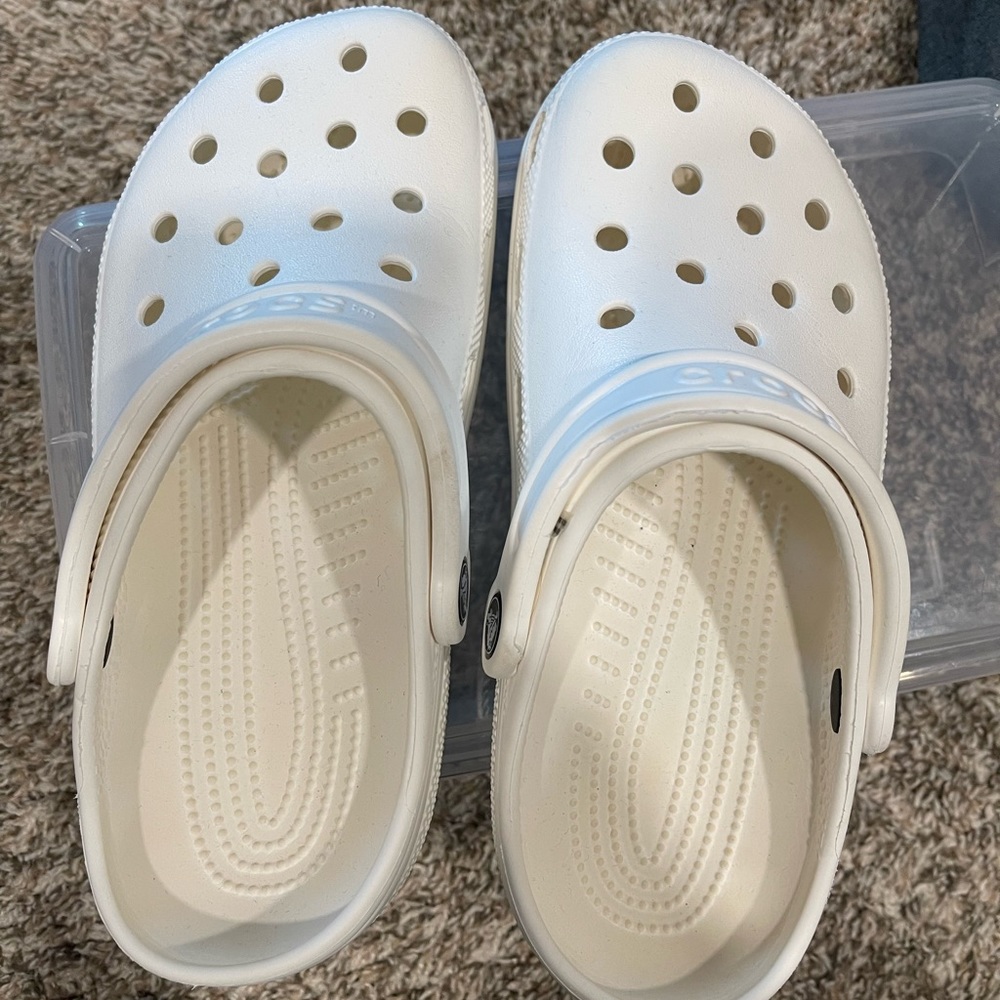 WHITE CROCS